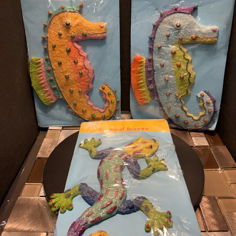 Vintage new in pack 2 Colorful Seahorse and Gecko Wall Decor glitter life